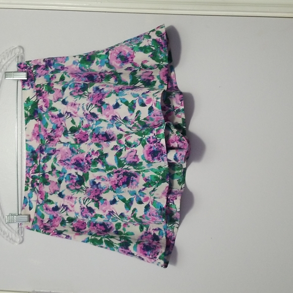 Ambar Floral Shorts - Picture 3 of 7
